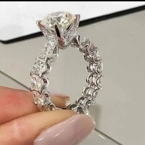 Beautiful Engagement Ring. S6
